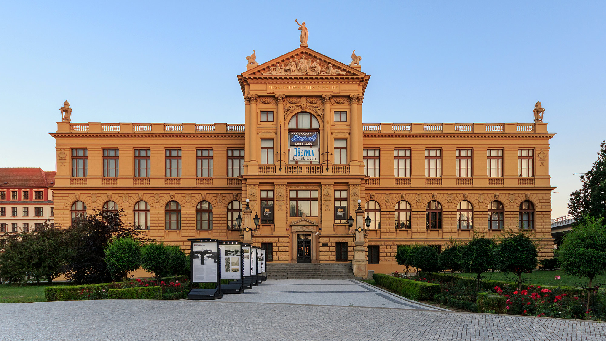 Prague (Photo License: Free Art License)